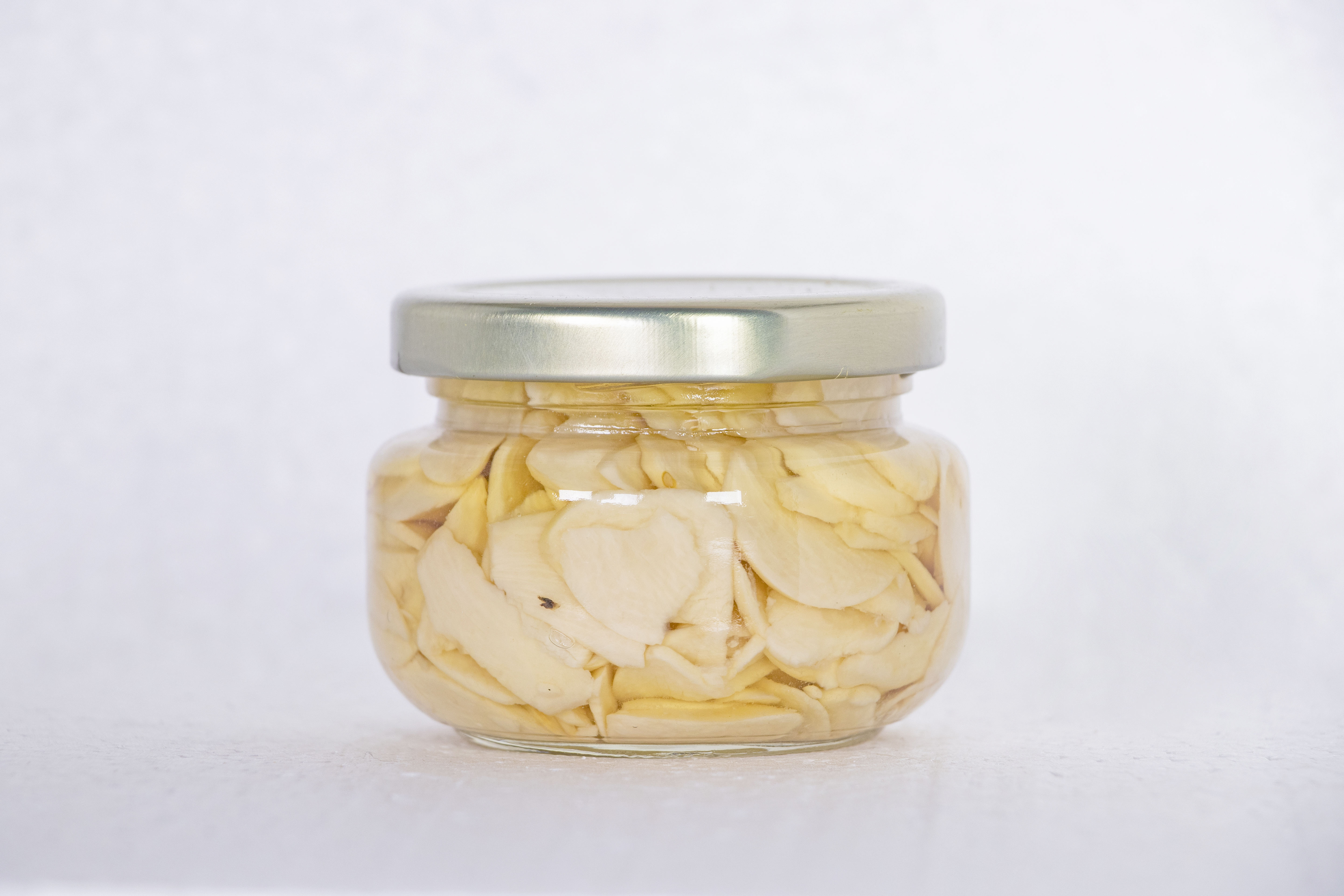 SLICED GARLIC IN WATER-4.5oz